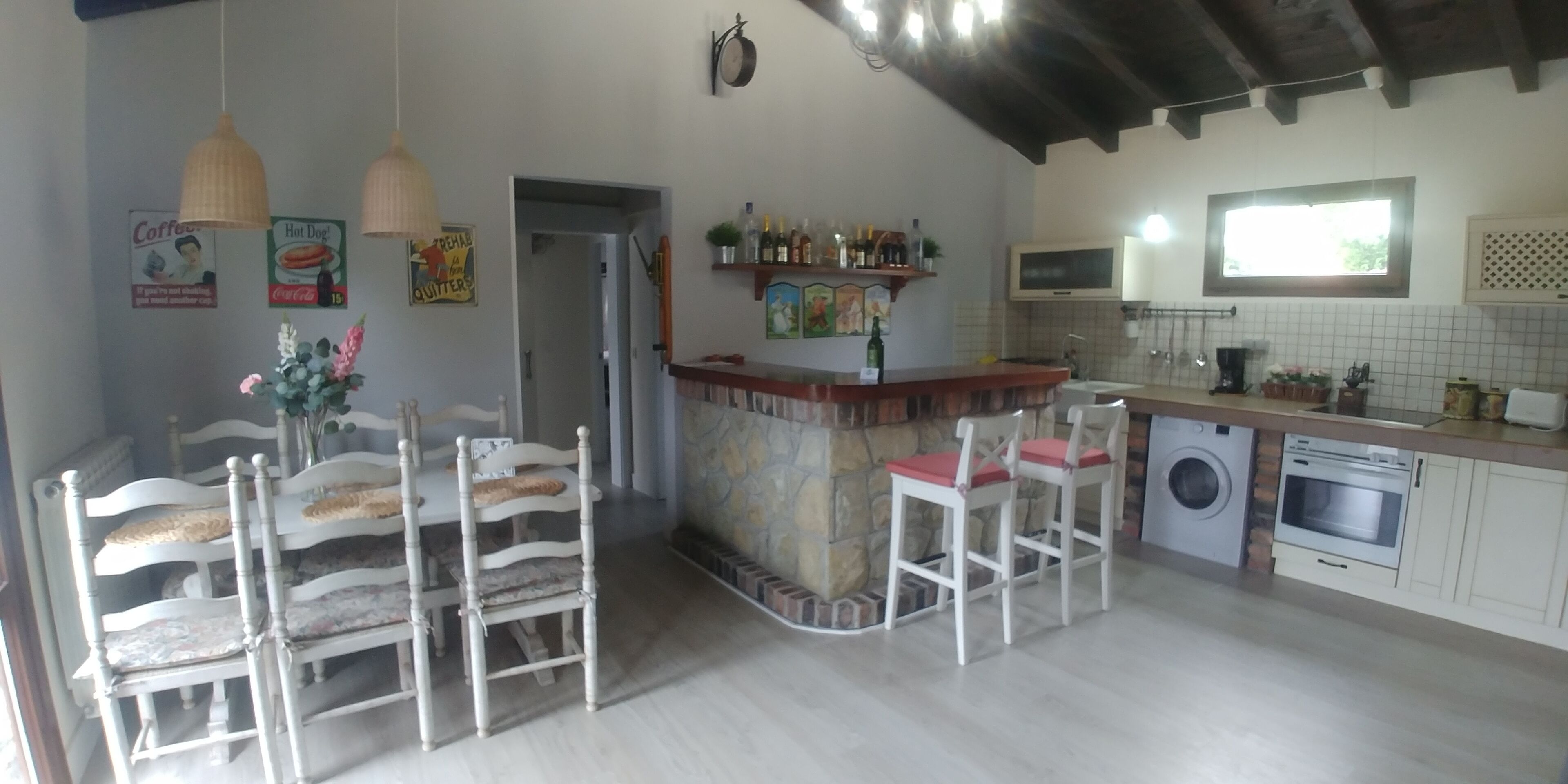 VILLA EL TINGANON, A LUXURY ONLY 3 MINUTES FROM THE CENTER OF LLANES 