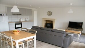 Smart TV, fireplace, books - The Cottage 4 Star Vineyard Gite (Monbadon)