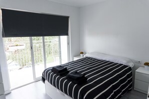 3 bedrooms, desk, iron/ironing board, travel cot