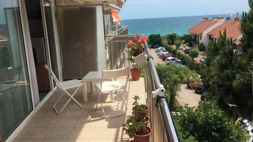 Schöne Wohnung am Strand in der Nähe von Barcelona