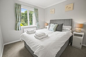 2 bedrooms, free WiFi - Two bedroom lodge within walking distance of Lynton Centre. Free fishing onsite (Lynton)