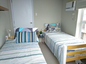 2 chambres, coffre-fort, bureau, fer et planche à repasser