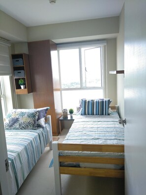 2 bedrooms, in-room safe, desk, iron/ironing board