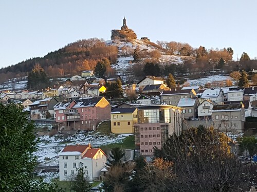 Contemporary bio-ecological gîte