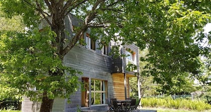 Contemporary bio-ecological gîte
