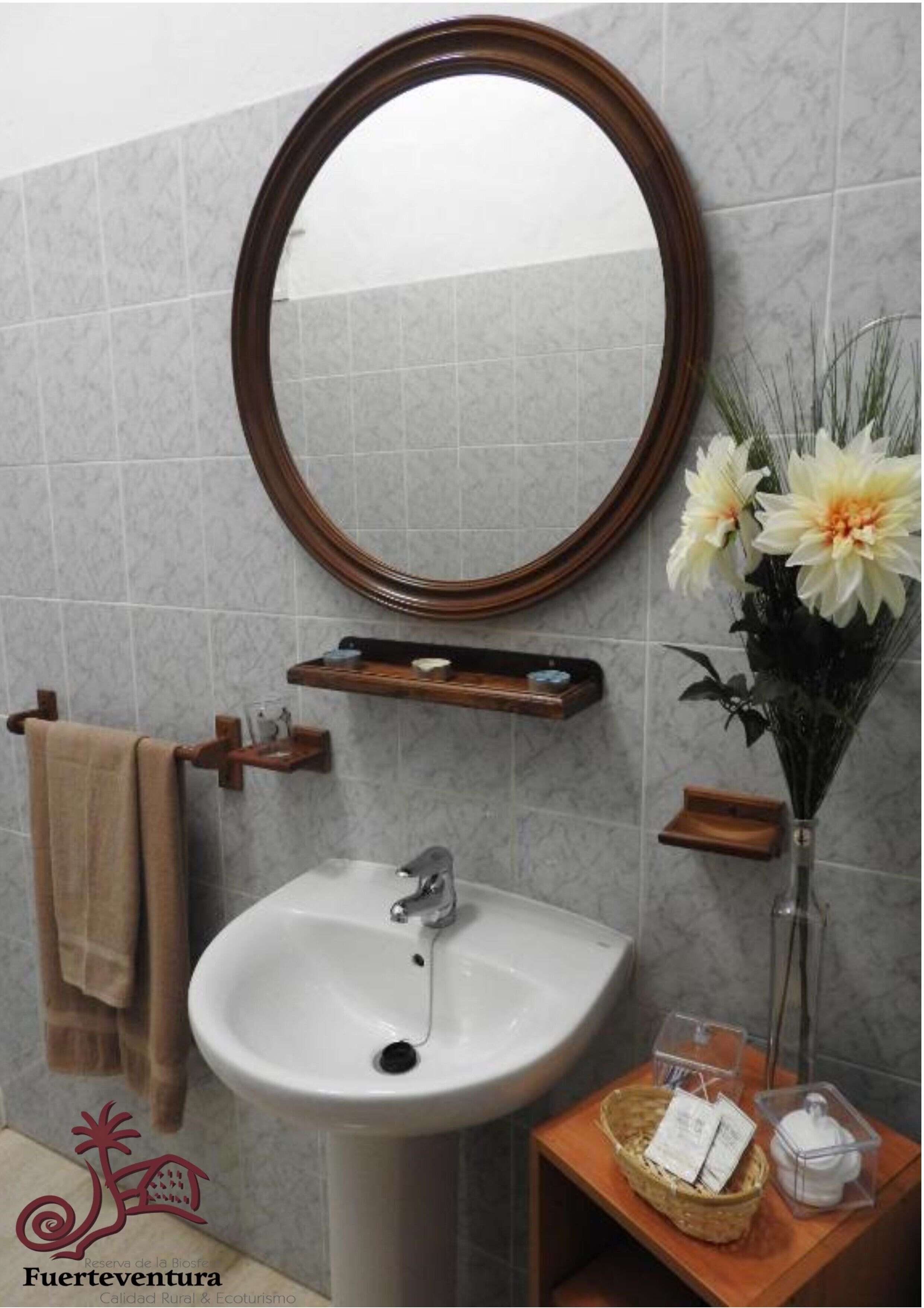 Casa del Cuartel I, 4 people