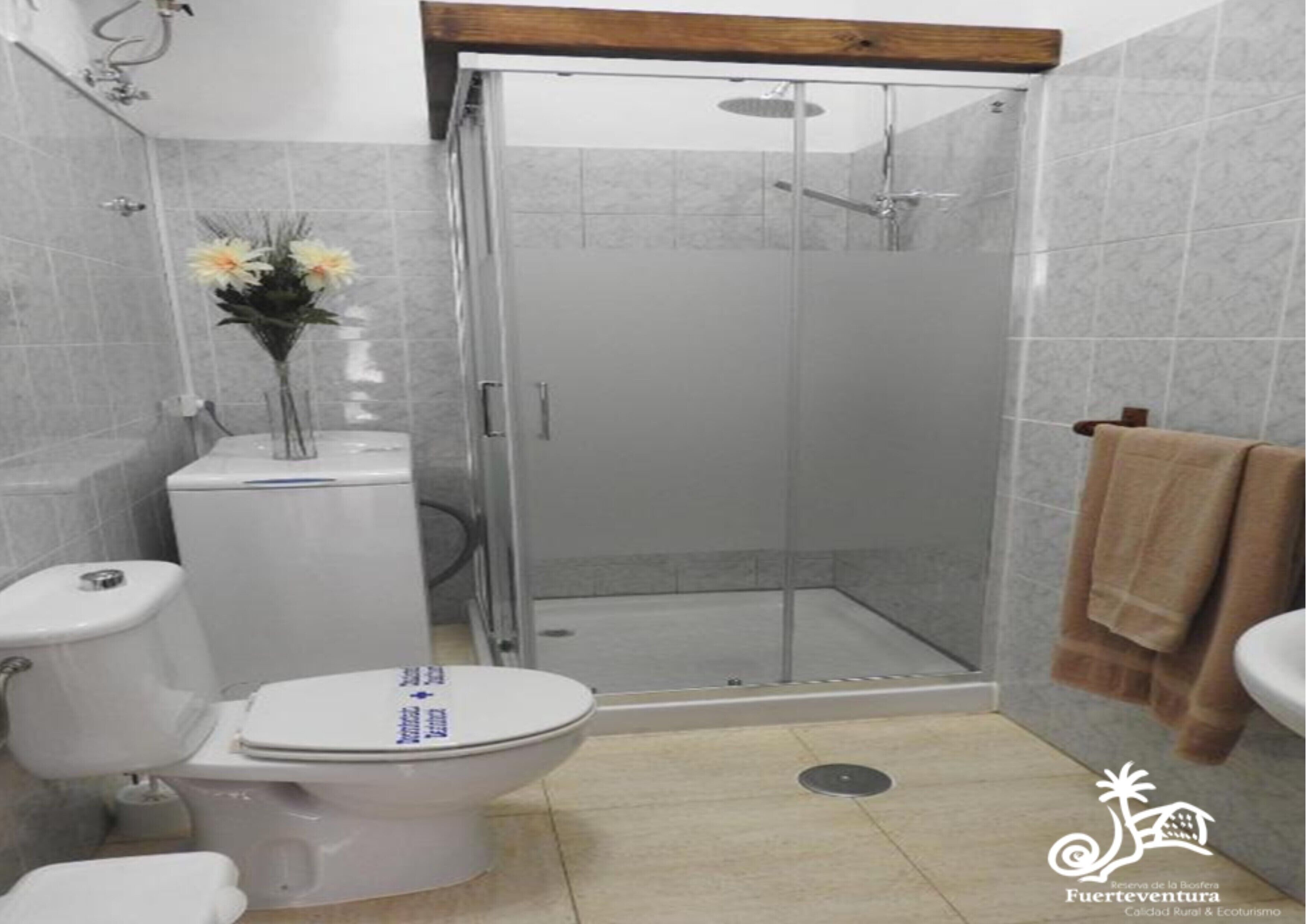 Casa del Cuartel I, 4 people