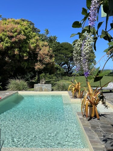 Habitation avec piscine et belle vue mer