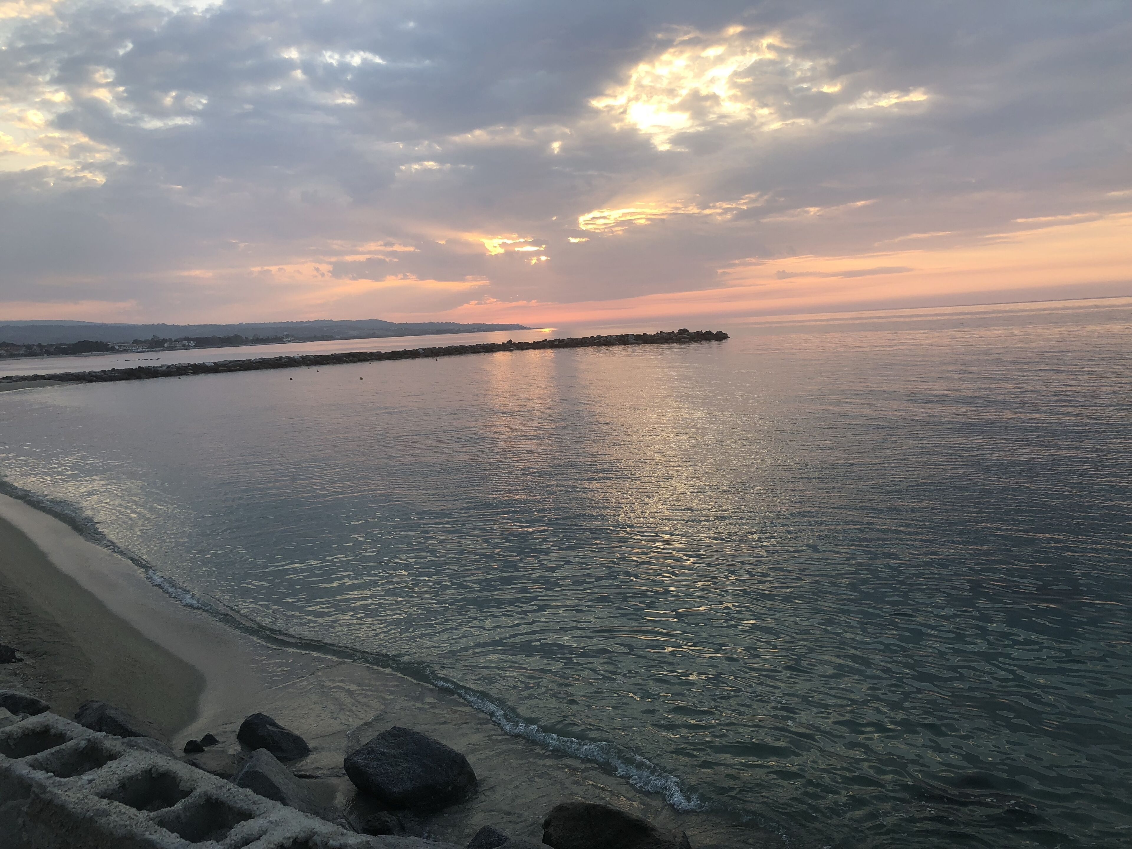 Directly on the sea, from the window you can admire a breathtaking view ..