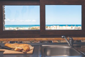 Kühlschrank, Ofen, Herdplatte, Wasserkocher