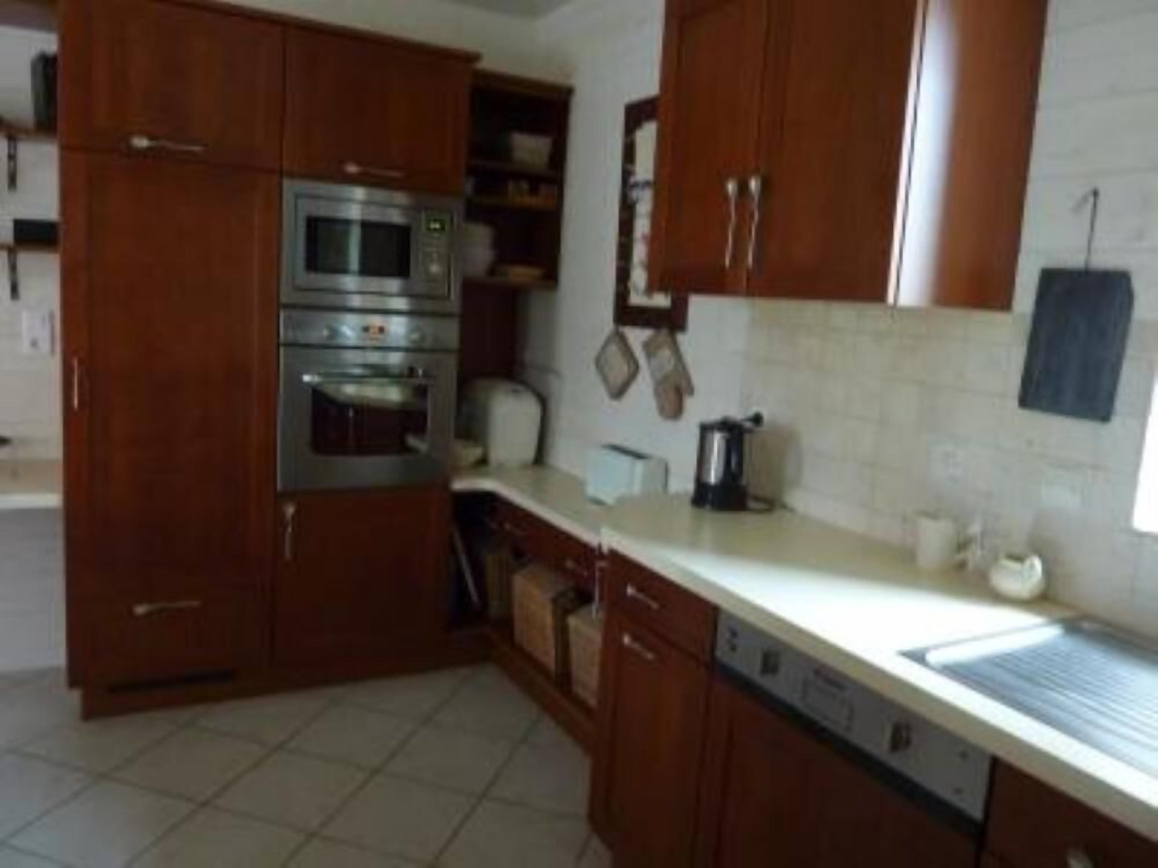 Large House with swimming pool and jacuzzi near St Malo in Brittany