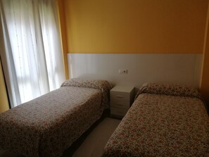2 chambres, fer et planche à repasser, draps fournis