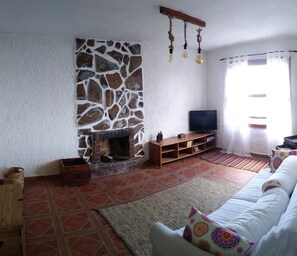 TV, fireplace - La Piñera Holiday Estate (Los Realejos)