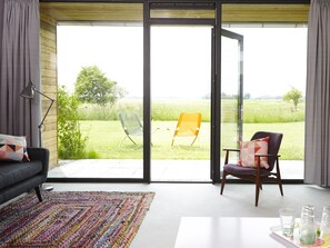 TV, DVD player, table tennis - Large child-friendly holiday home near Lauwersmeer and Wadden Sea (Kollumerpomp)