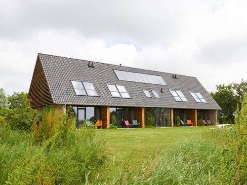Large child-friendly holiday home near Lauwersmeer and Wadden Sea