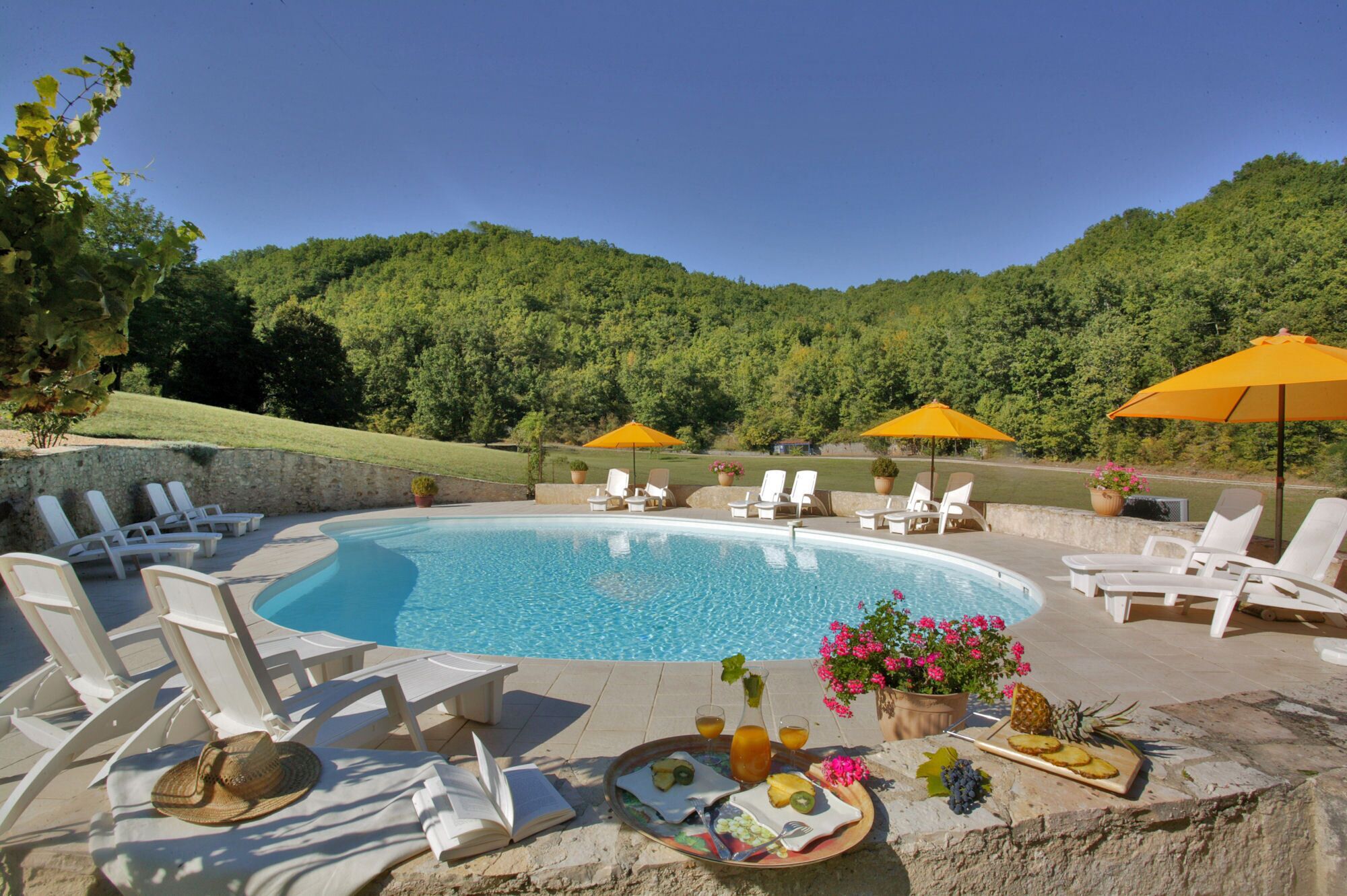 Font Neuve luxury is resting in a child-friendly environment