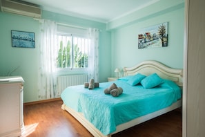 6 slaapkamers, een strijkplank/strijkijzer, wifi, beddengoed