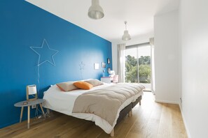 5 chambres, fer et planche à repasser, Wi-Fi, draps fournis