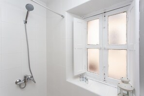 Hair dryer, towels - Corral del Conde 48   Studio (Sevilla)