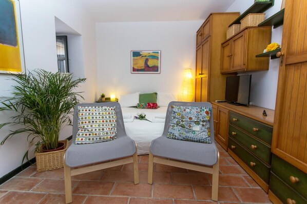 1 dormitorio, tabla de planchar con plancha, Internet y ropa de cama