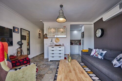 Universe-huoneisto, Yumbo 150m, ranta 500m, WiFi, uima-allas, pyyhkeet