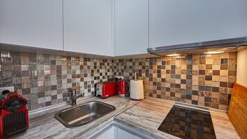 KylskÄp, mikrovÄgsugn, ugn och kaffe- och tebryggare