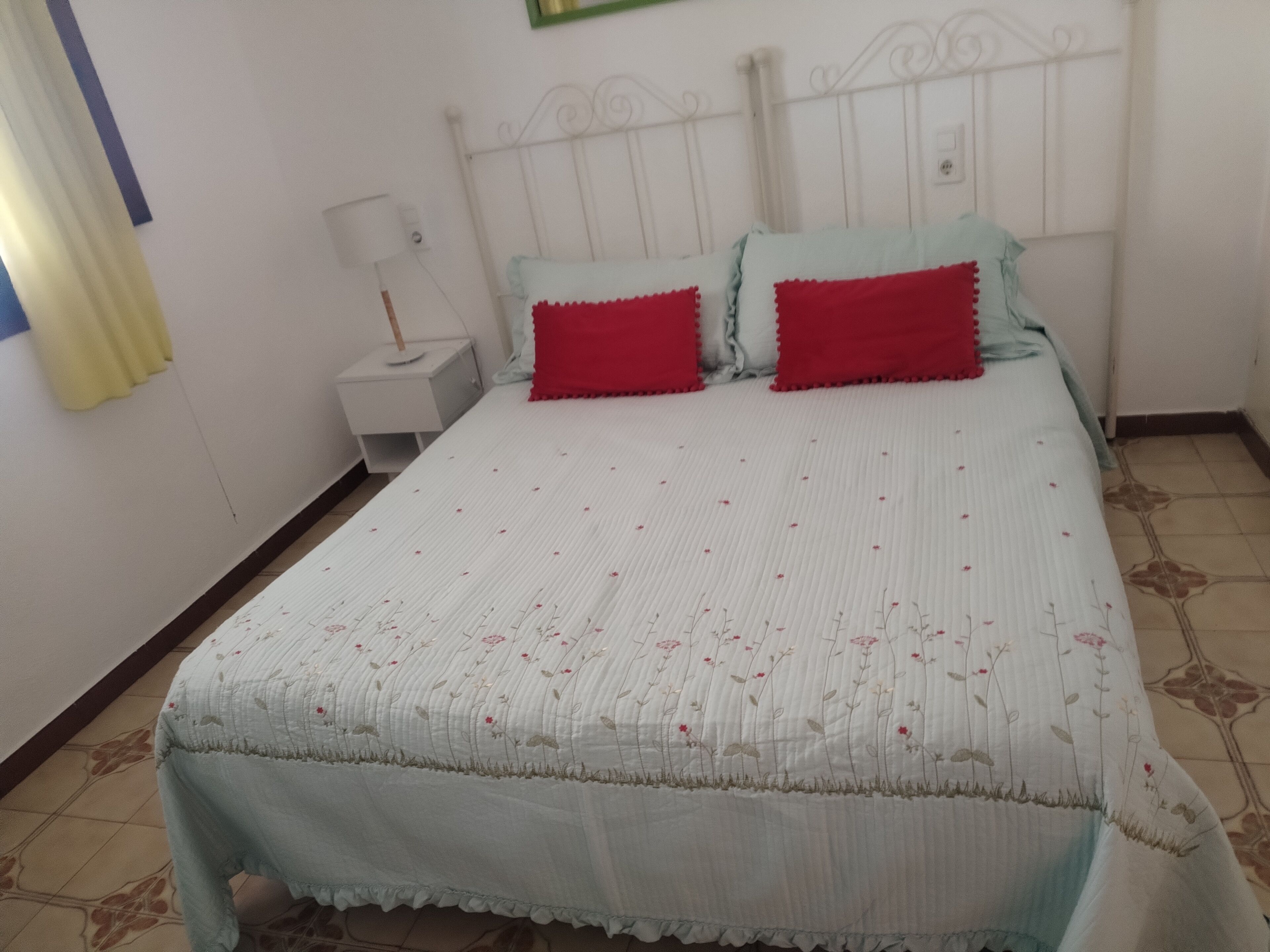3 chambres, fer et planche à repasser, Wi-Fi gratuit, draps fournis
