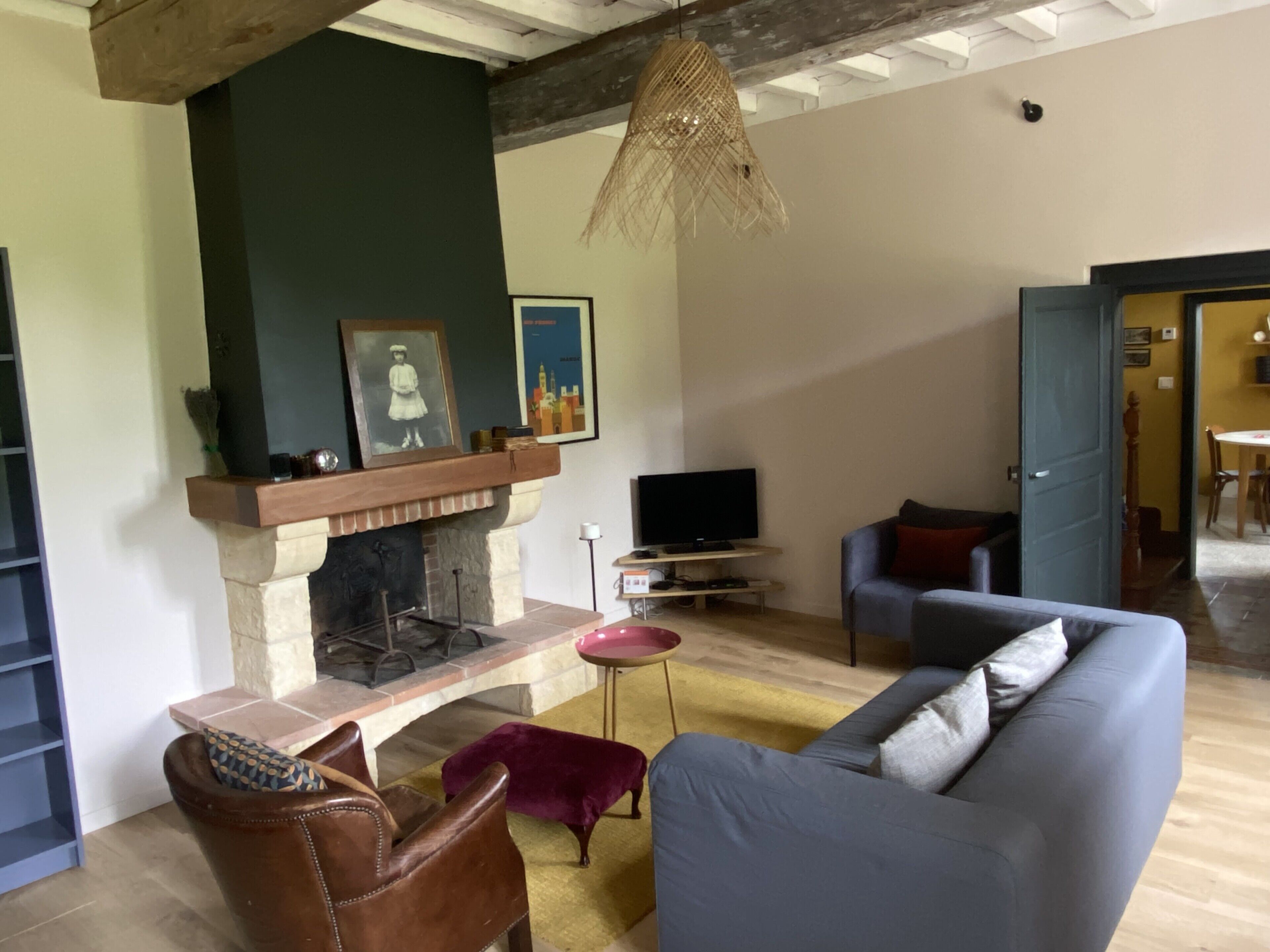 Beautiful farmhouse with pool, 35 minutes west of Toulouse, family-friendly