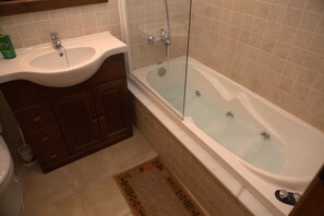 Duschwanne, Whirlpool, Haartrockner, Bidet