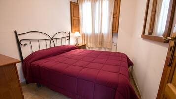 4 Schlafzimmer, Bügeleisen/Bügelbrett, Reisekinderbett, WLAN