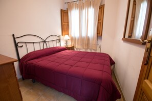 4 Schlafzimmer, Bügeleisen/Bügelbrett, Reisekinderbett, WLAN