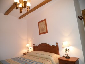 4 Schlafzimmer, Bügeleisen/Bügelbrett, Reisekinderbett, WLAN