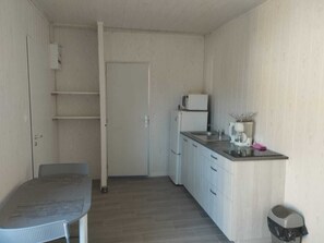 Fridge, microwave, stovetop, coffee/tea maker - New studio by the lake of Annecy (Doussard)