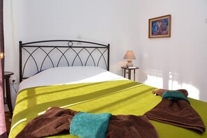 3 chambres, fer et planche à repasser, Wi-Fi, draps fournis