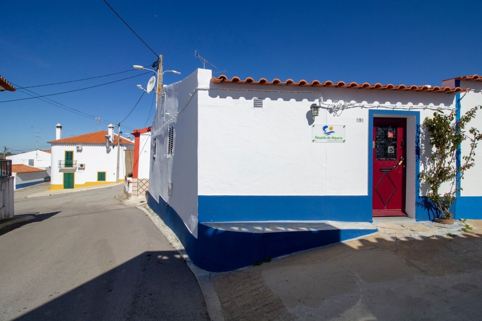 Typical Alentejo house on the banks of the Alqueva dam