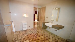 Dusche, Handtücher, Toilettenpapier