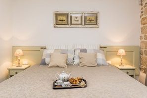 5 bedrooms, in-room safe, iron/ironing board, WiFi