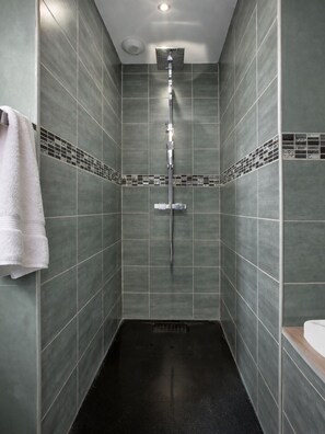 Bathtub, hair dryer, towels, soap - Bright T2 apartment - TGV station on foot - independent arrival (Arras)