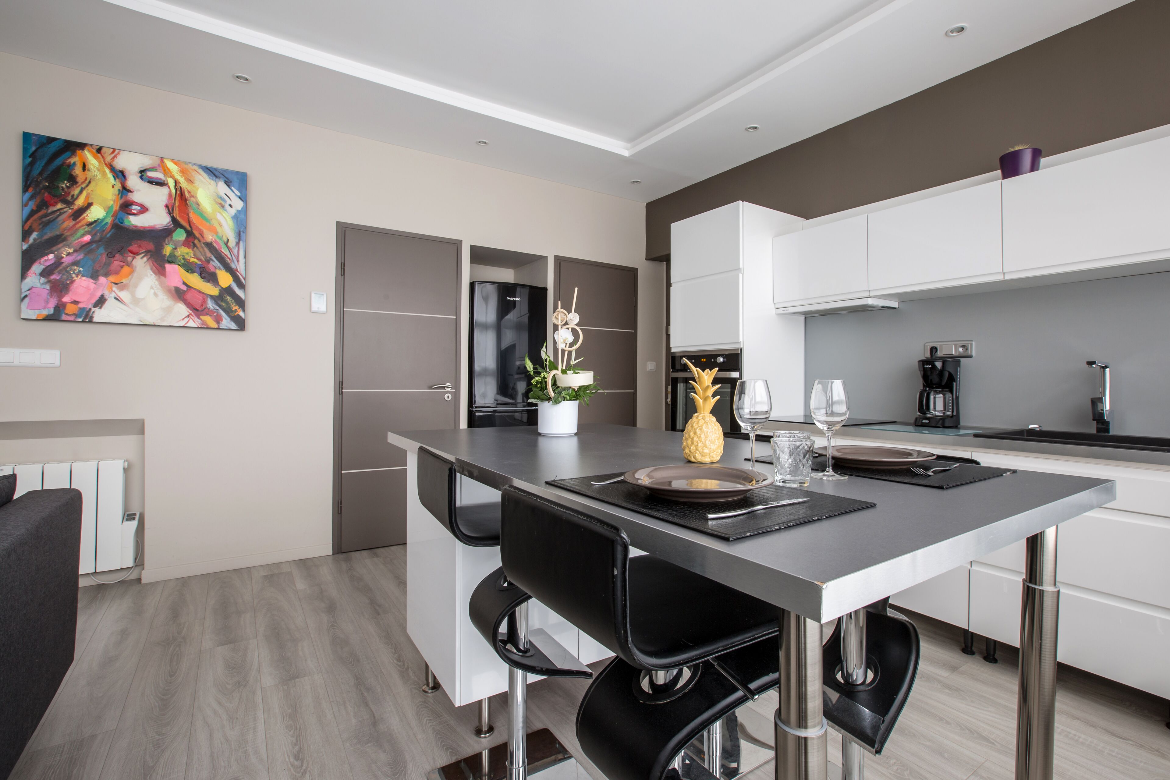 Kylskåp, mikrovågsugn, ugn och spishäll