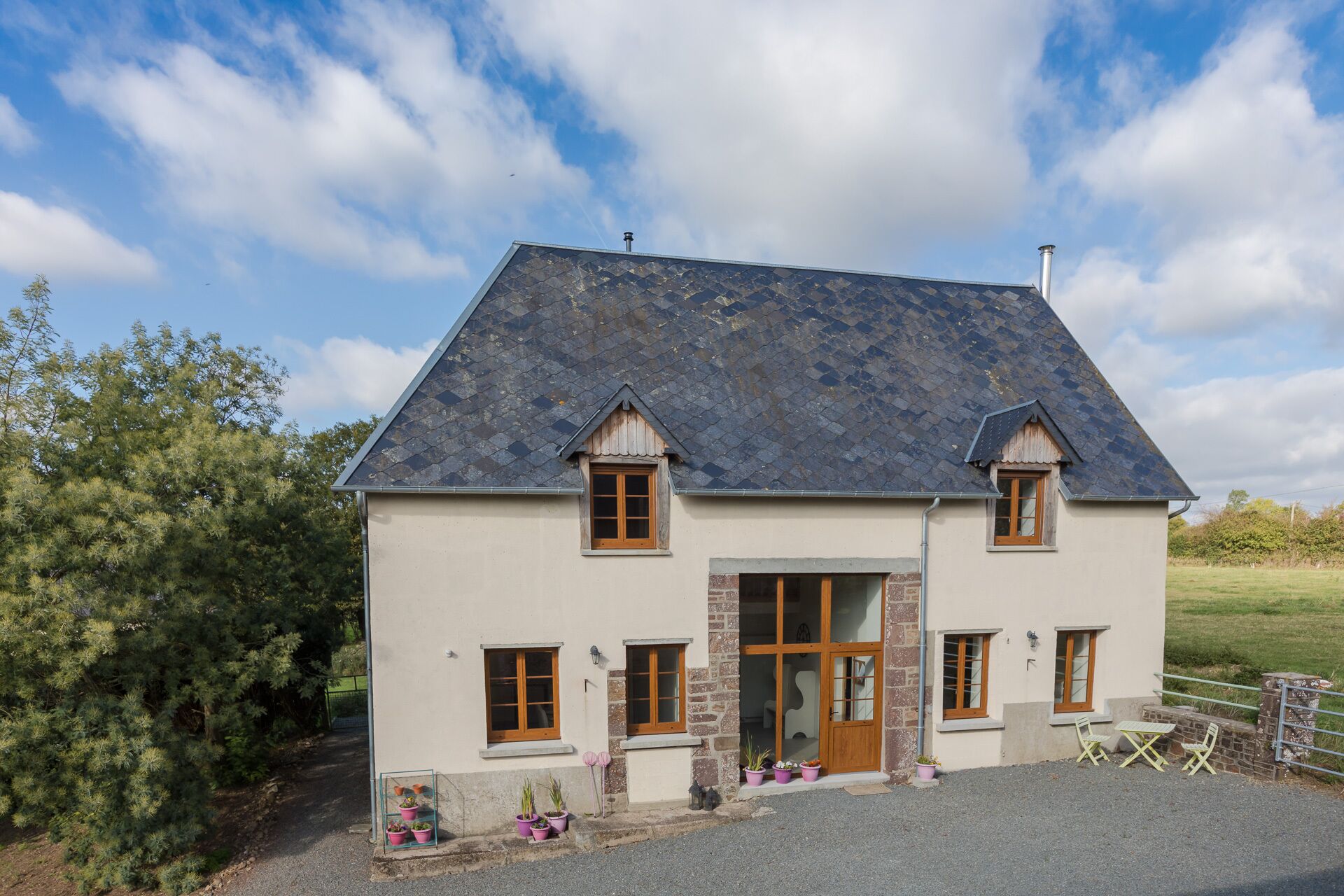 Spacious, stylish and contemporary family-friendly gite in Gavray, Normandy