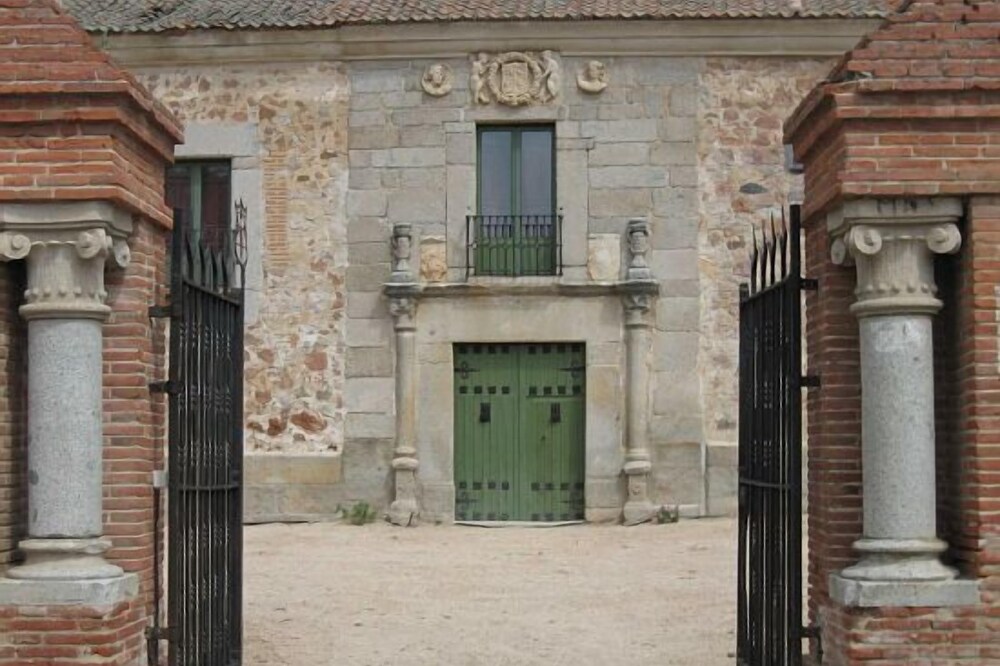 Rural house (full rental) Palacio de Hoyuelos for 16 people
