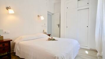 4 slaapkamers, een strijkplank/strijkijzer, gratis wifi, beddengoed