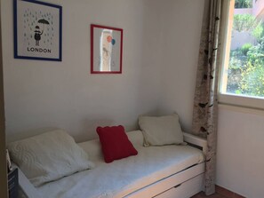 3 chambres, fer et planche à repasser, Wi-Fi, literie fournie