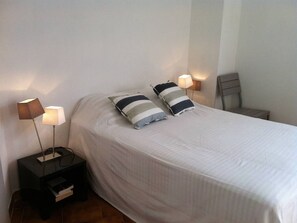 3 chambres, fer et planche à repasser, Wi-Fi, draps fournis