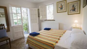 2 slaapkamers, een strijkplank/strijkijzer, gratis wifi, beddengoed