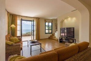 TV, DVD player - Okeanos Villa front line San Blas (R) (Santa Cruz de Tenerife)