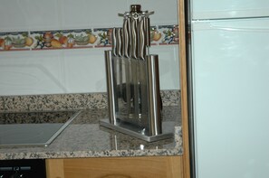 Fridge, microwave, oven, stovetop - House Nuri de Rei La Pobla Tornesa .9 people.jacuzzi, barbecue, couples and groups. (Pobla Tornesa (la))