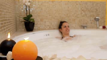 Een douche, een bubbelbad, een haardroger, een bidet