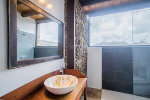 Hårføner, håndklær, såpe og sjampo