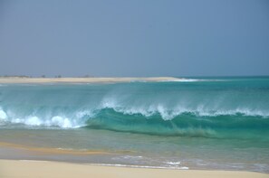 Beach nearby, sun-loungers, beach towels - Pretty villa on the island of Maio Cape Verde with panoramic views of  Atlantic (Vila do Maio)